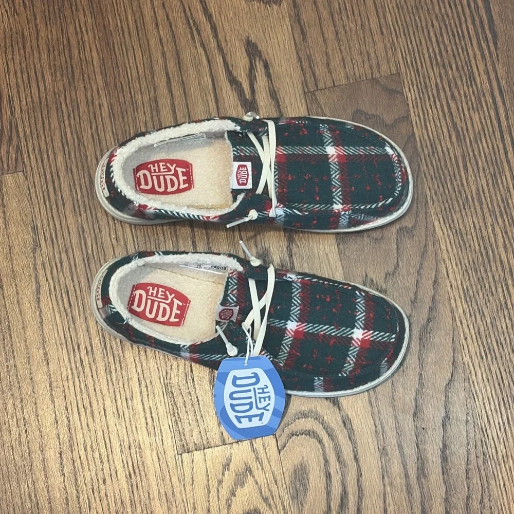 Hey Dude Wendy Confetti Plaid Lined Cozy Green White Red Shoes Women's Size 7